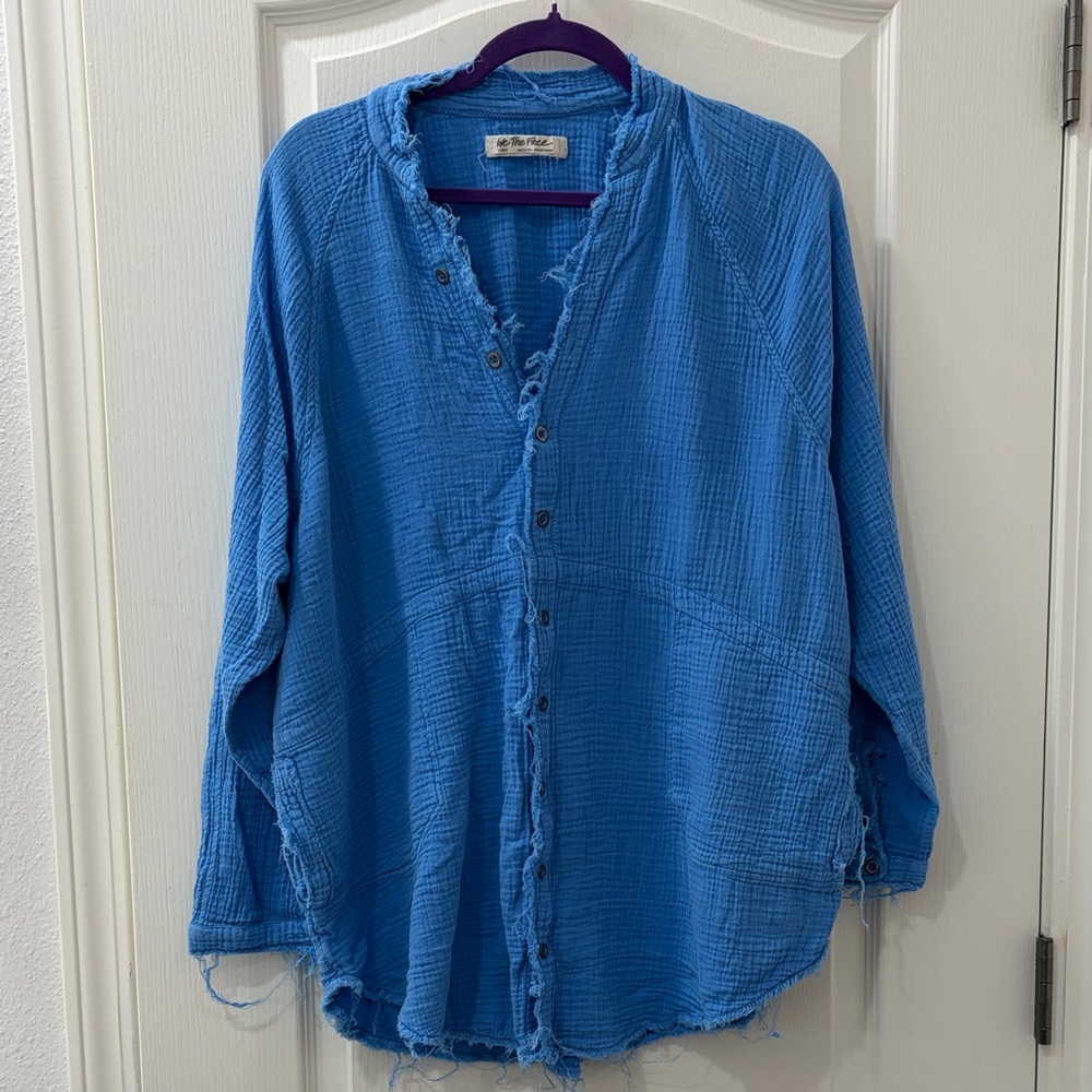 We The Free blue textured gauze top